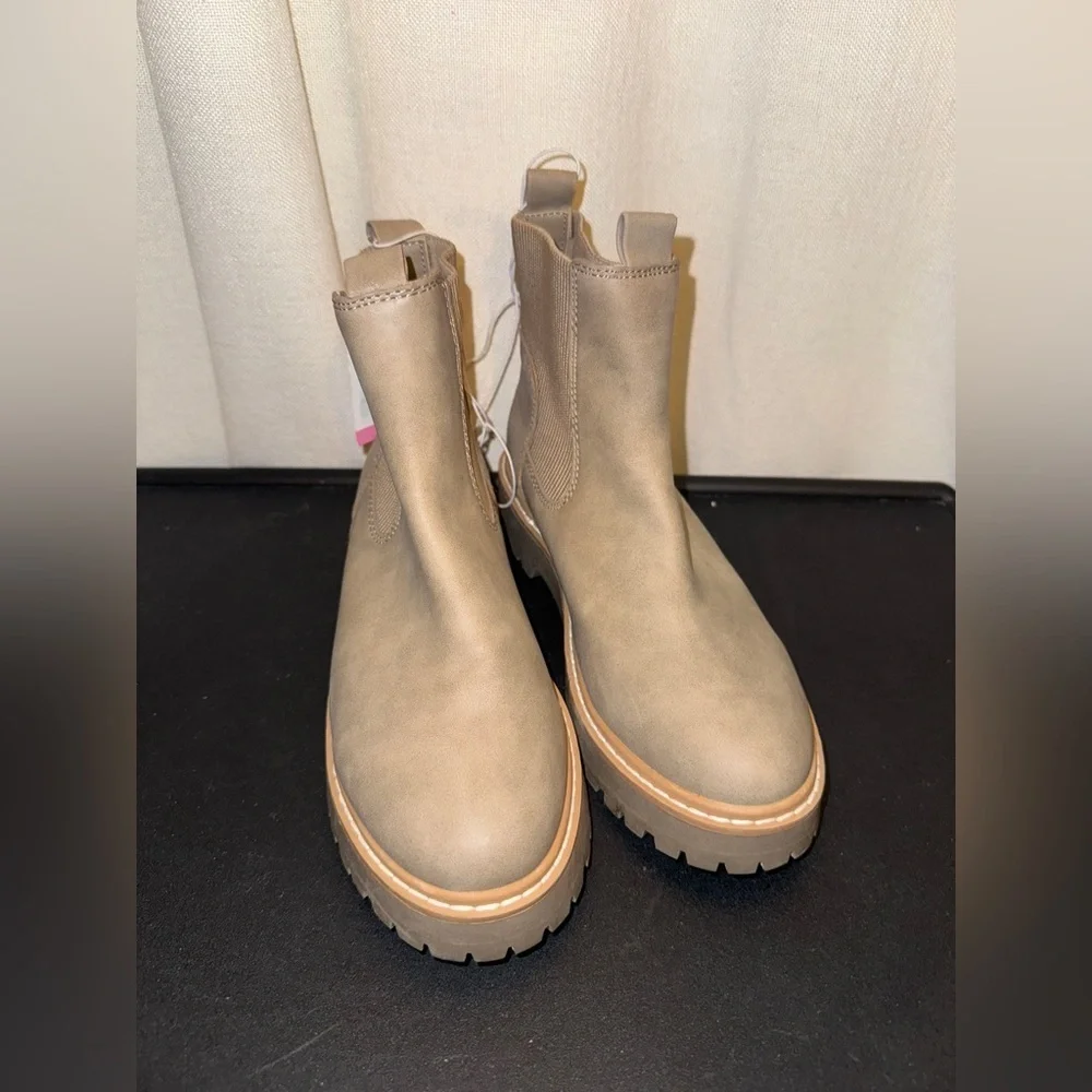 Dolce Vita Women Boots Sz 6